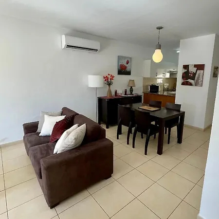 109 Queens Gardens, Apartamento *