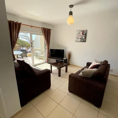 109 Queens Gardens, Apartment *
