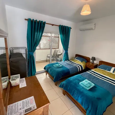 109 Queens Gardens, Apartment *